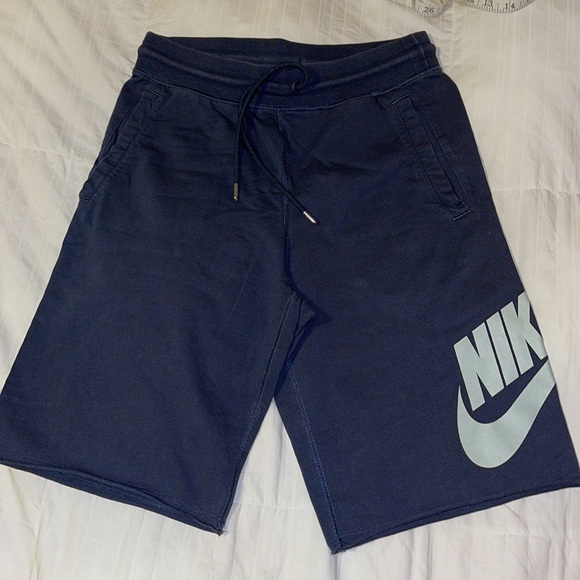 NIKE CLUB ALUMNI COTTON MENS SHORTS SZ SMALL 2 PAIRS - Picture 2 of 8